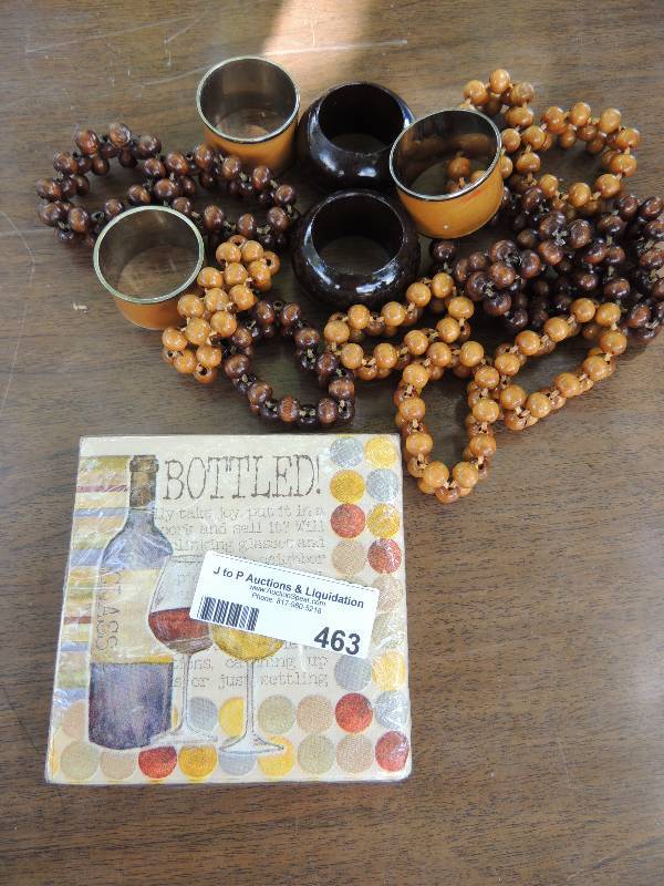 lot 463 image: One pack of fall napkins and fall n...