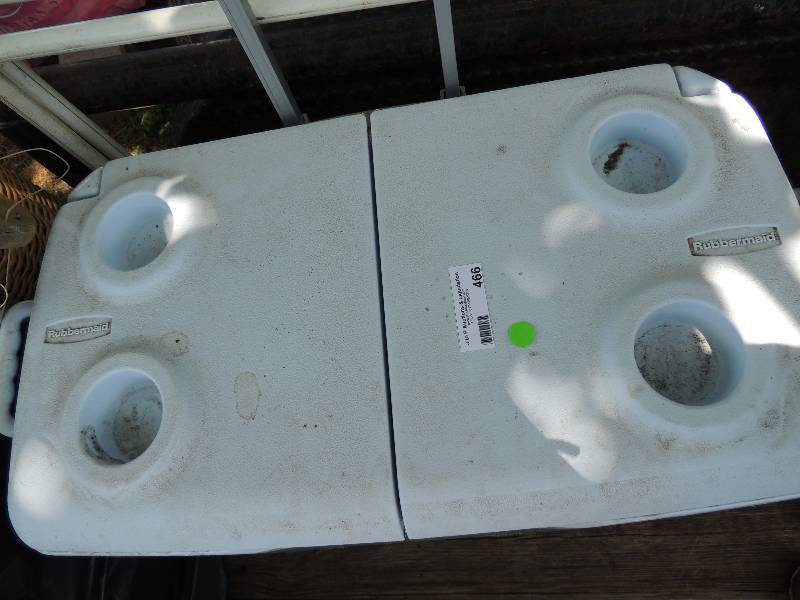 lot 466 image: Rubber Maid 2 door Large Cooler...