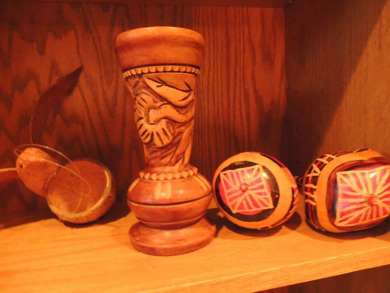 lot 127 image: coconut bird, Wooden Indian Vase, S...