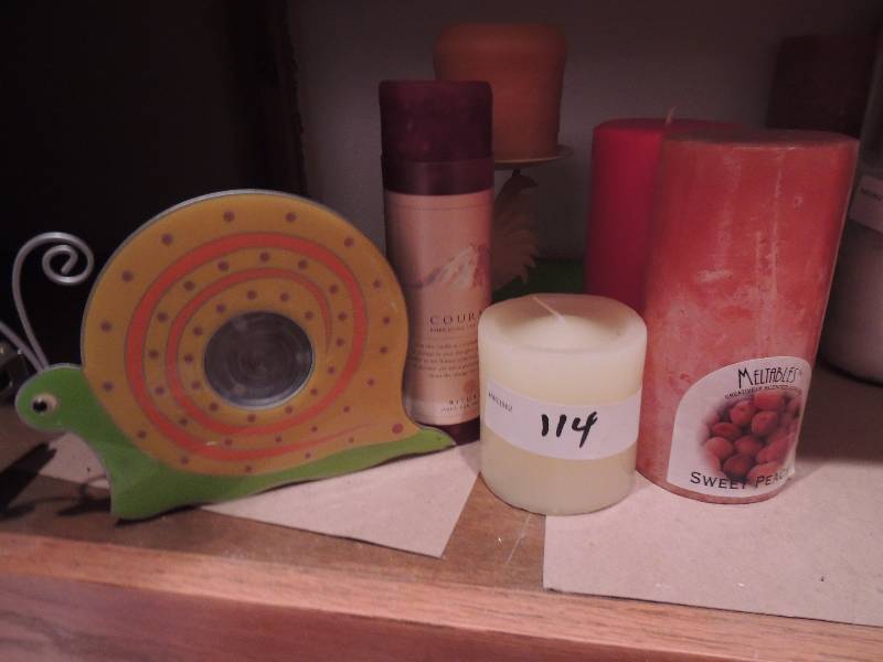 lot 114 image: Votive holder- 4 inch pillars, 2 in...