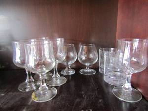 lot 83 image: Short stem clear wine glasses qty 6, other clear glasses qty 3
