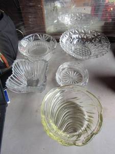 lot 85 image: Lot of crystal bowls and candy dishes