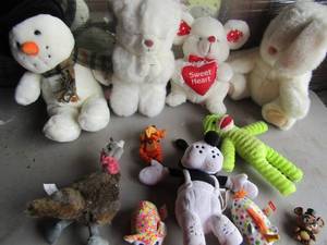 lot 92 image: Lot of stuffed animals, and kids toys