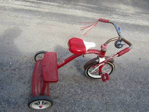 lot 30 image: Radio flyer vintage tri cycle