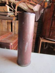 lot 16 image: Artillery shell casing