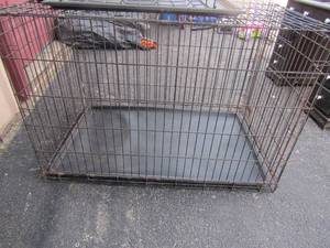 lot 35 image: x-large collapsable dog cage