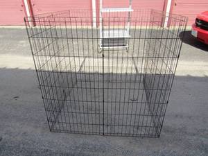 lot 36 image: small animal collapsable yard gate