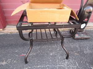 lot 45 image: metal frame tile piece table, one tile is broke 22x24x24