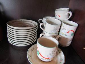 lot 75 image: International Stoneware China dishes includes, 10 handled cups, 11 small cup saucers with Holly leaf design
