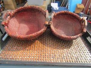 lot 138 image: 2 doubled handled wicker baskets one small, other is large, doubled handled wicker tray