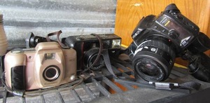 lot 154 image: 2 bell & howell cameras, milnolta zoom camera all used but work
