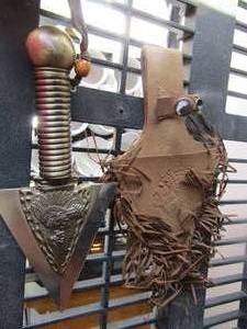 lot 168 image: Arrow head Indian knife new with leather holder, very nice