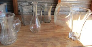 lot 174 image: 8 various clear glass flower vases of all sizes, some hold single flowers