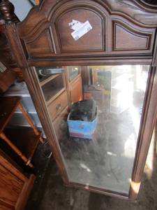 lot 49 image: Dressor mirror only very nice can be used as a floor mirror or wall dcor, size is 5021
