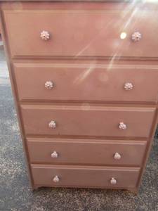 lot 54 image: Grey chest of drawers, 5 drawer  in good condition 49x34x18