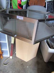 lot 194 image: Hexagon display case with no top, very sturdy condition