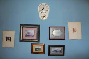 lot 41 image: Wall Decor and Clock