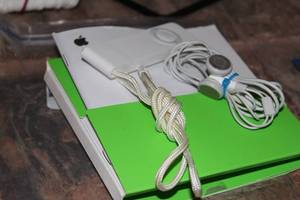 lot 83 image: Ipod shuffle
