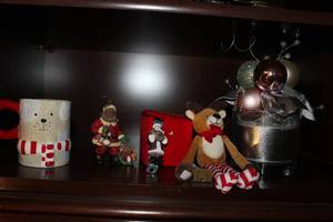 lot 103 image: Chrismas Decor Items