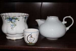 lot 110 image: Home Decor, Bonvida Embossed White Flower Teapot, Royal Albert Moonlight Rose Round Planter 1987 and Small duck Bowl