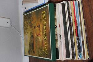 lot 123 image: Large Quantity of Various Vynl Records as shown