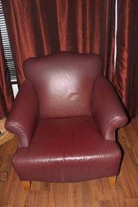lot 132 image: Very Comfy Leather Chair ...great condition