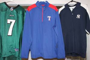lot 139 image: Sports Team clothing as shown in Photo