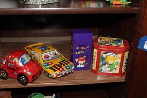 lot 108 image: Collectable M&M items