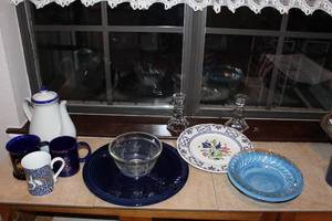 lot 152 image: Blue styled kitchen decor
