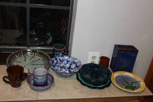 lot 153 image: A variety of stoneware kitchen items and decor