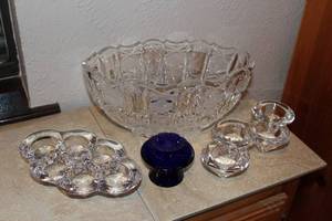 lot 155 image: Serving dish with pointed glass candle holders and a cobalt blue Decor item