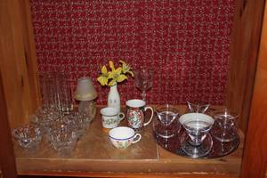 lot 157 image: Vintage Glassware, and other Home Decor Items