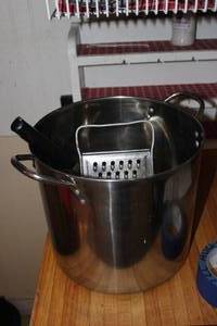 lot 169 image: Stock pot and other kitchen utensils