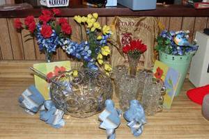 lot 171 image: A punch bowl with glasses and ladle also other decor items