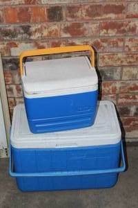 lot 184 image: Small Coleman cooler and Smaller Igloo Cooler