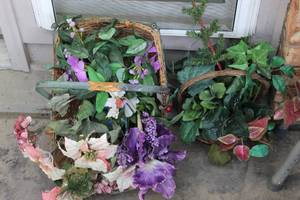 lot 200 image: Baskets of Artificial PlantsGreeneryplants