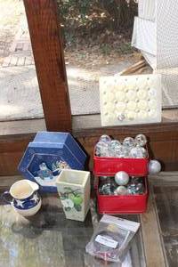 lot 205 image: Items for indoor storing Christmas decorations