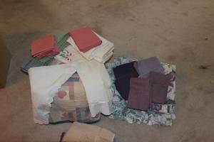 lot 231 image: Various linens, Bedspread, Sheets, and pillow cases