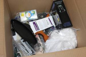 lot 251 image: Box of Various Household Items