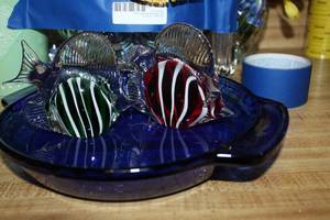 lot 275 image: Hand Blown Glass Fish and Anchor Colbalt Blue Pie Dish