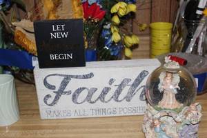 lot 279 image: Home Dcor Items See Photos