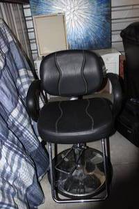 lot 288 image: Salon Chair, Foot pump action for raising and Lowering work as should