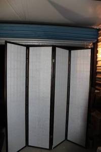 lot 292 image: Plain White Privacy Screen approximately 70 tall and each panel is 17 wide