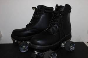 lot 16 image: Ladies size 9 Roller Skates PICK UP IN FOREST HILL 45
