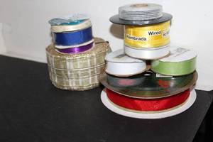lot 321 image: Generous Amount of Ribbon