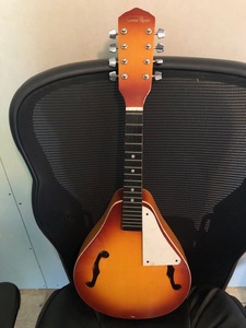 lot 4 image: Mandolin