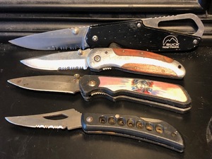 lot 9 image: Knives
