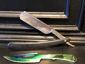 lot 24 image: Razor knife