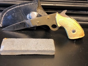lot 11 image: Knife