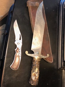 lot 22 image: Knife Lot